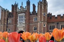 Hampton Court Palace private tour with an accredited expert guide