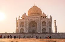 Private Skip the line Taj Mahal Sunrise Trip From Delhi By Car (All Inclusive)