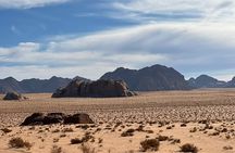 Full-Day Hiking in Wadi Rum's Desert with Lunch