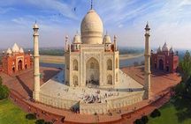 Private Full-day Historical Adventure Tour in Agra by Gatimaan Express