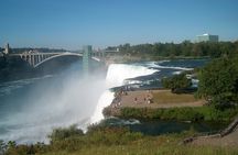 Niagara at a Glance Tour with Maid of the Mist Boat Cruise