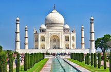 2-Night Private Tour of Taj Mahal and Agra with Pick Up from UAE