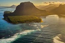 Full-Day Private Hiking le Morne Mountain & Seafood Lunch at Islet Fourneau