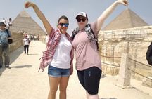 8-Hour Private Tour of the Pyramids, Egyptian Museum and Local Bazaar from Cairo