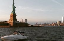 Private Luxury Daytime Boat Tour in New York City - 1 Hour