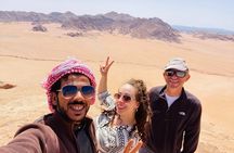 Wadi Rum Mountain Hike: Jebel Al Hash, overlooking Saudi Arabia! + tour & Lunch