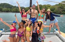 Full-Day Catamaran Sailing Caribbean Beaches with Snorkelling and Lunch