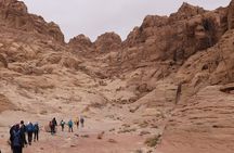 2-day Hiking Adventure and Jeep Tour from Wadi Rum