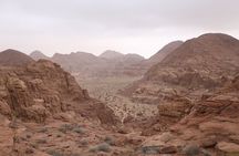 2-day Hiking Adventure and Jeep Tour from Wadi Rum