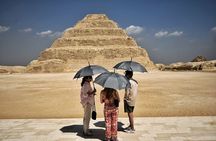 Private Guided Tour to Giza pyramids, Sphinx and Saqqara + Lunch