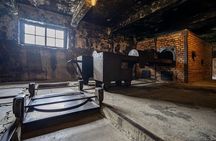From Kraków: Auschwitz-Birkenau Tour with Lunch Box and Pick Up