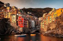 2-Hour Boat Tour at sunset in the Cinque Terre with Pesto tasting and focaccia