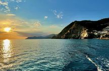 2-Hour Boat Tour at sunset in the Cinque Terre with Pesto tasting and focaccia