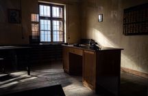 Auschwitz Birkenau Tour with Pickup and Lunch