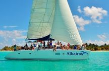 Catamaran to Isla Mujeres Only for Adults - Buffet & DJ at the Beach Club 