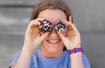 Portland Walking Food Tour – Warm Donuts, History & Hidden Gems