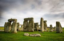 Private Tour to Stonehenge and Bath from London