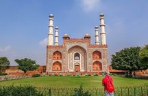 Sunrise Taj Mahal, Agra Fort, Akbar's Tomb and Moonlit Garden Private Tour