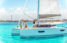 Catamaran to Isla Mujeres Snorkeling Tour with Open Bar and Lunch