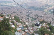 Private Tour in Comuna 13 with cable car (culture, street art and graffiti)