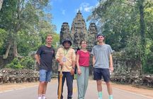 Private sunrise 'small tour' of Angkor Wat with car or van & Guide