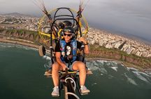 Fly paragliding along the coast of Lima