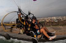 Fly paragliding along the coast of Lima