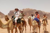 2 Day Wadi Rum Tour: Traditional Dinner and Starlit Cave Camp