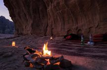 2 Day Wadi Rum Tour: Traditional Dinner and Starlit Cave Camp