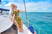 Catamaran to Isla Mujeres Snorkeling Tour with Open Bar and Lunch