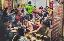 Private Street Food Tour by Motorbike/Car with Local Students