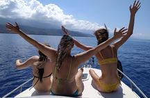 Private Boat Tour with Snorkeling in Leftkro