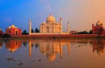 Taj Mahal Guided Tour With Lunch and Entry Fee From Jaipur