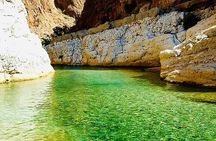 Private Full-Day Wadi Shab and Bimmah Sinkhole Tour