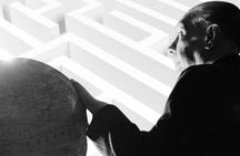 Wine and literature tour in Mendoza: trip to the Borges Labyrinth