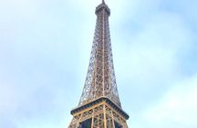 Experience a Decadent French Picnic with Wine Pairing in Paris