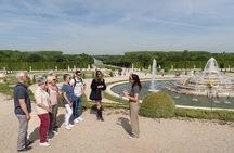 Versailles Palace and Gardens Tour by Train from Paris