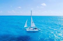 Isla Mujeres Premium Tour in Private Catamaran with Lunch