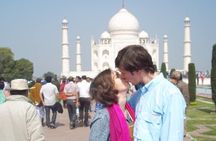 From Delhi: 2-Day Taj Mahal Sunrise Tour with Fatehpur Sikri