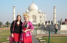 Same day Taj Mahal Tour from Delhi by Car with Lunch & Entry Fees