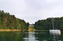 Stand up paddleboard adventure in Leangbukta