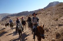 3 Hour Horse Riding Adventure around the Petra Area