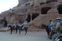 3 Hour Horse Riding Adventure around the Petra Area