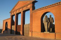 Guided Tour with Admission in Memento Park