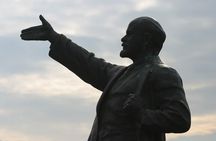 Guided Tour with Admission in Memento Park