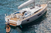 Santorini: Caldera Private Sailing Boat Cruise with Beneteau Oceanis 46.1