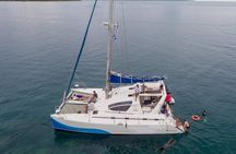 Full Day Private Catamaran Cruise to Bénitiers Island