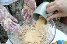 Cook and eat with locals in Thessaloniki - Private group