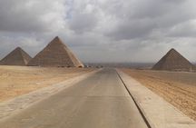 Guided full day tour to Giza pyramids, Egyptian Museum and Bazaar
