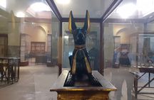Guided full day tour to Giza pyramids, Egyptian Museum and Bazaar